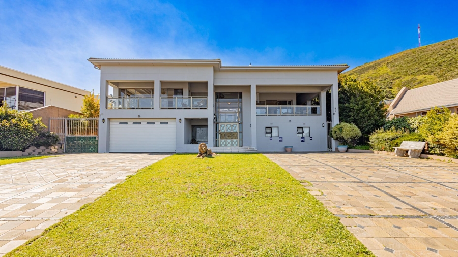 7 Bedroom Property for Sale in Plattekloof Western Cape